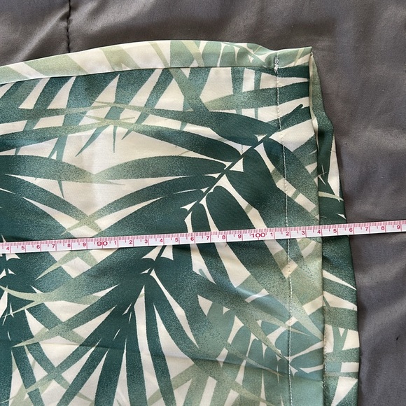 (NWT) Fashion Nova women’s Feeling Breezy Printed Wide Leg Pant. Size Large. - Picture 8 of 8